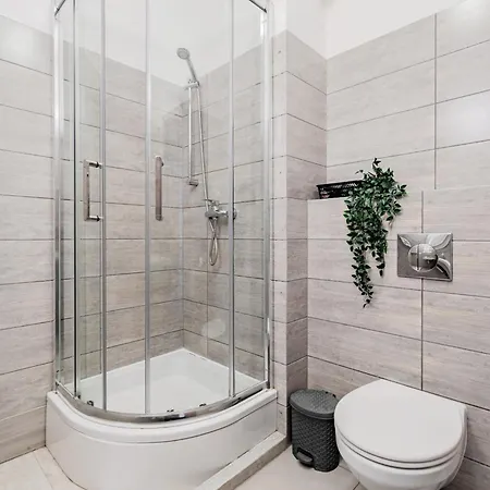 Apartment West Station By Arrenda Warschau