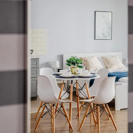 West Station By Arrenda Warschau