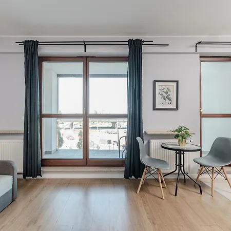 West Station By Arrenda Apartman