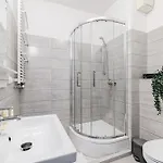 West Station By Arrenda Apartman
